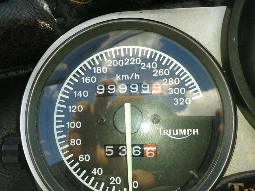 100.000 km con la Triumph Sprint 900