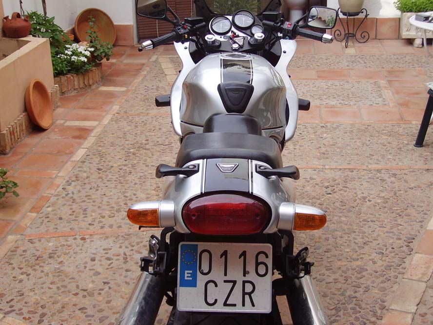 100.000 km con la Triumph Sprint 900