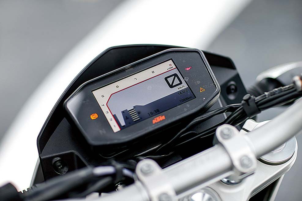Comparativa KTM 690 Duke, Suzuki SV650 y Yamaha MT-07