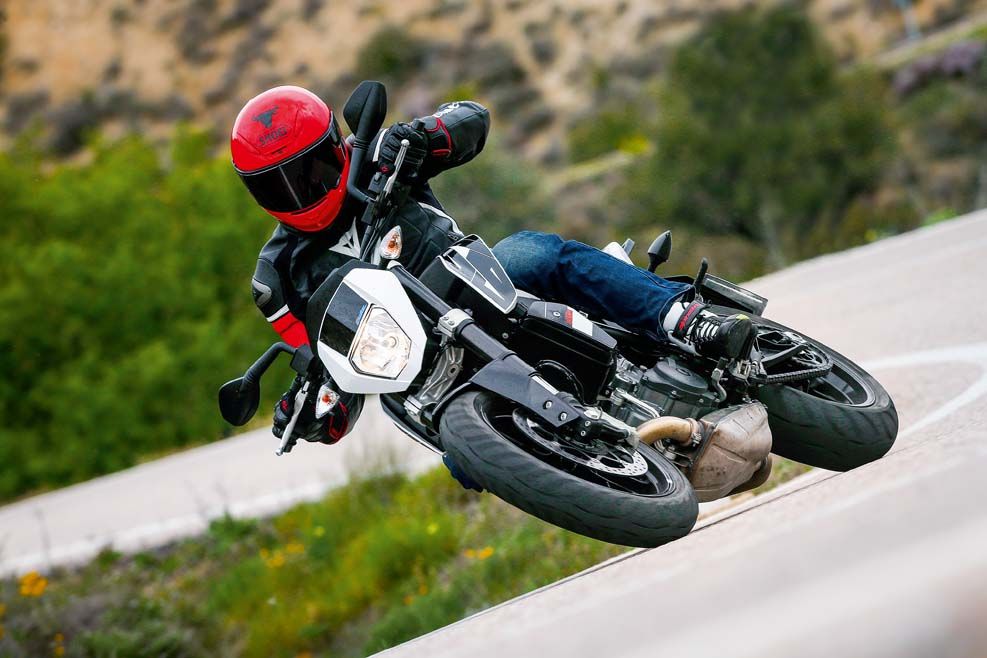 Comparativa KTM 690 Duke, Suzuki SV650 y Yamaha MT-07