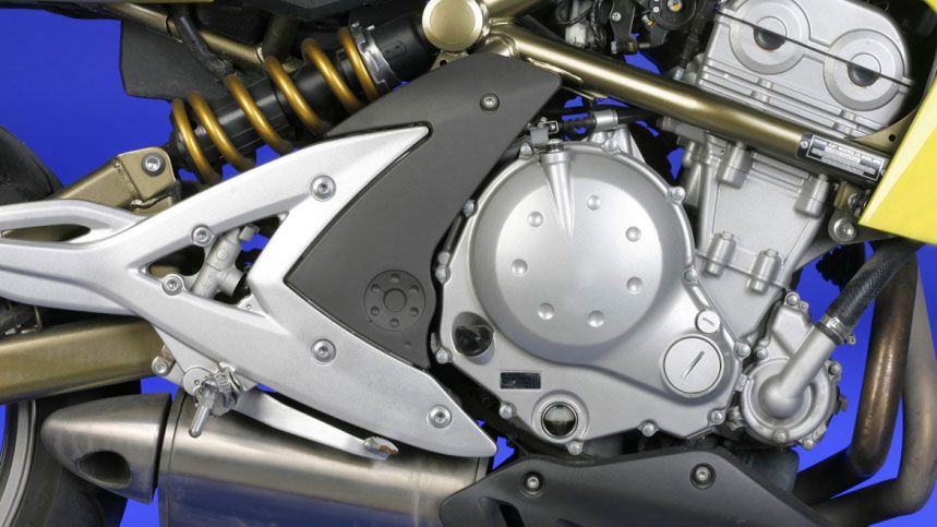 Cambiar los discos de embrague de tu moto, paso a paso
