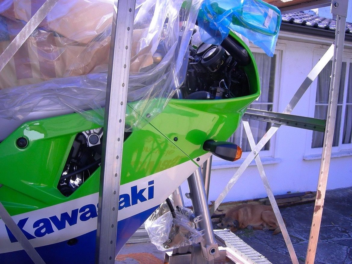 Galería de fotos de la Kawasaki ZXR 750 en su caja original