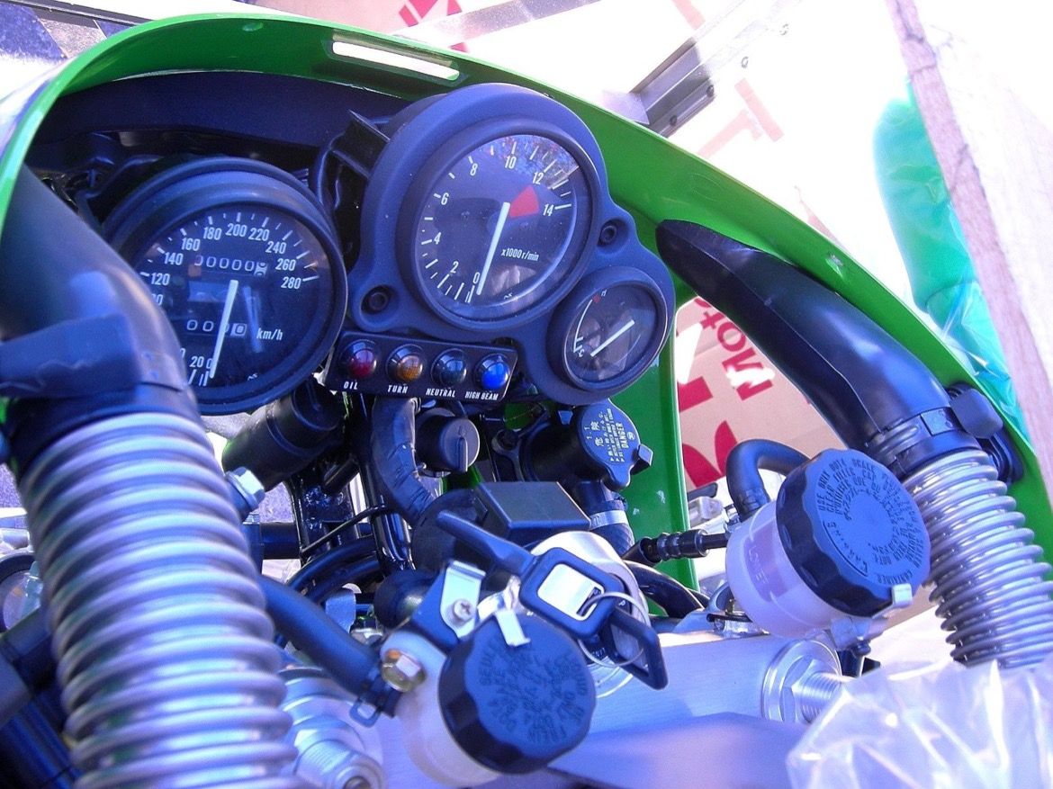 Galería de fotos de la Kawasaki ZXR 750 en su caja original