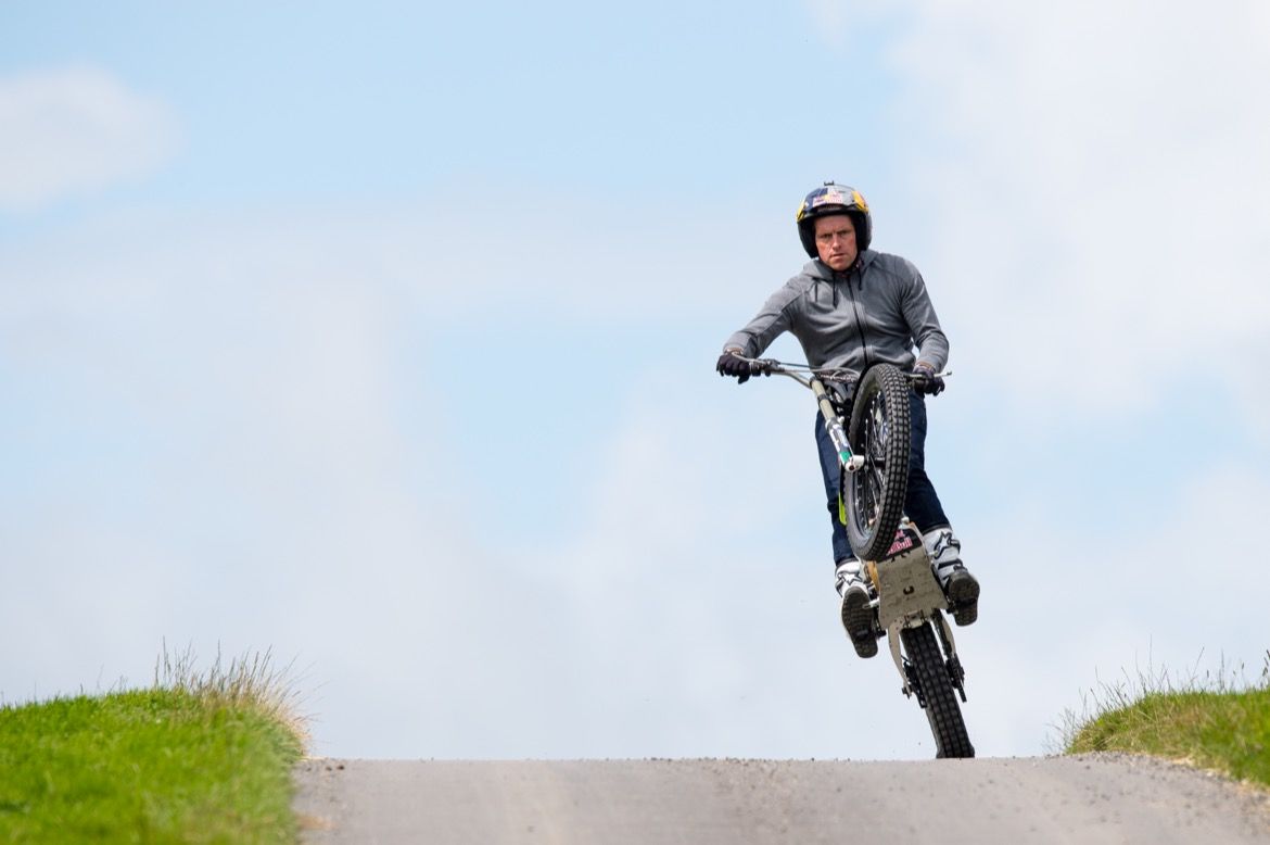 Dougie Lampkin preparando la vuelta a la Isla de Man