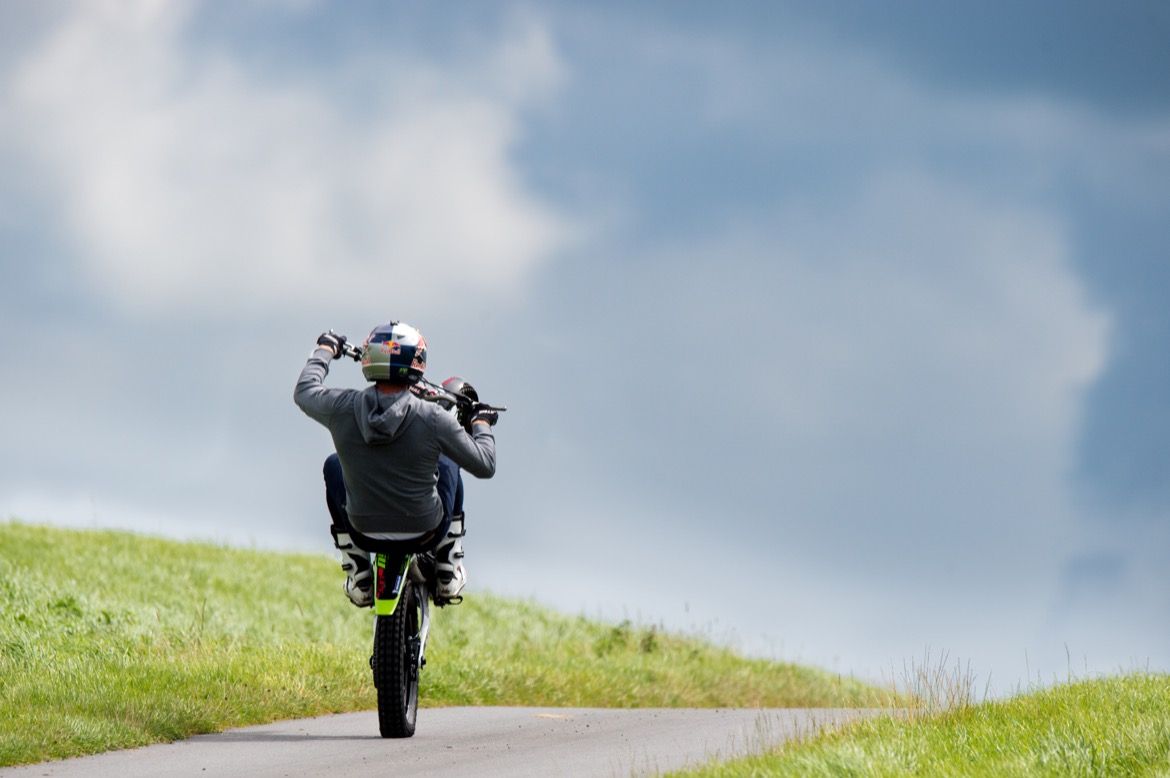 Dougie Lampkin preparando la vuelta a la Isla de Man