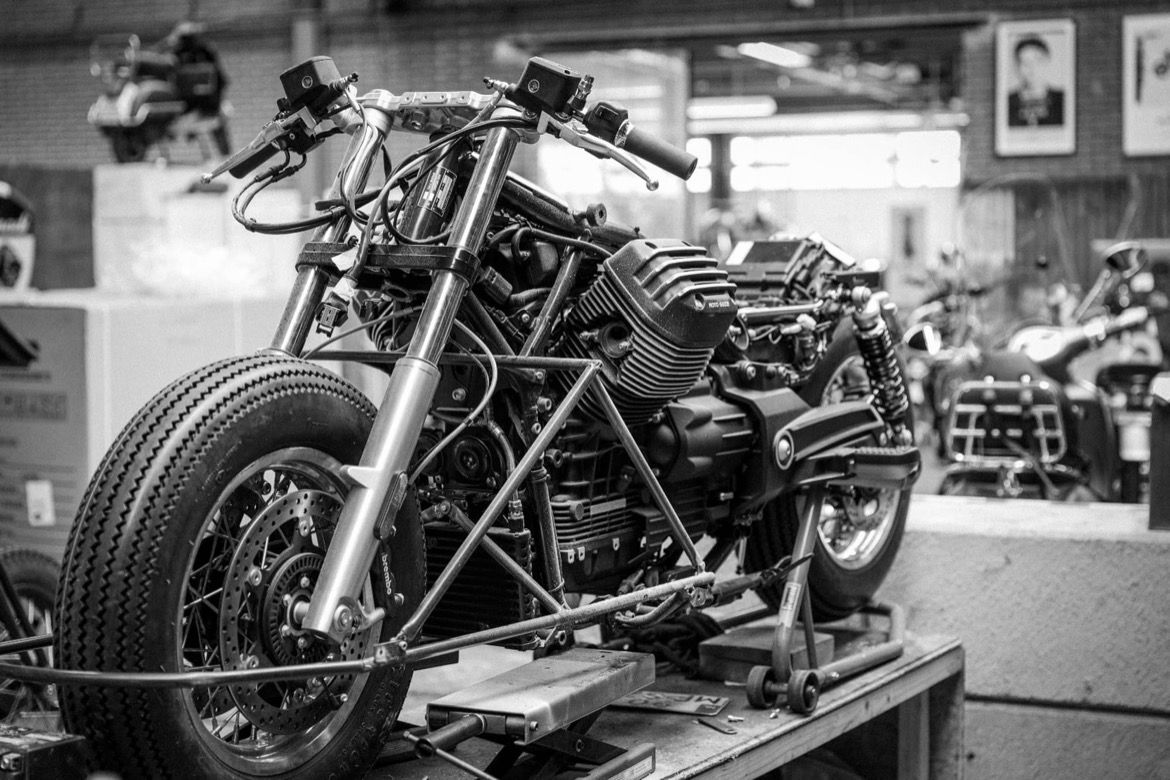 Vanguard V8, en honor a la Guzzi "Otto"