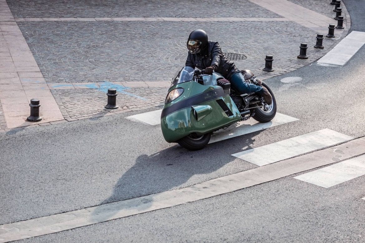 Vanguard V8, en honor a la Guzzi "Otto"