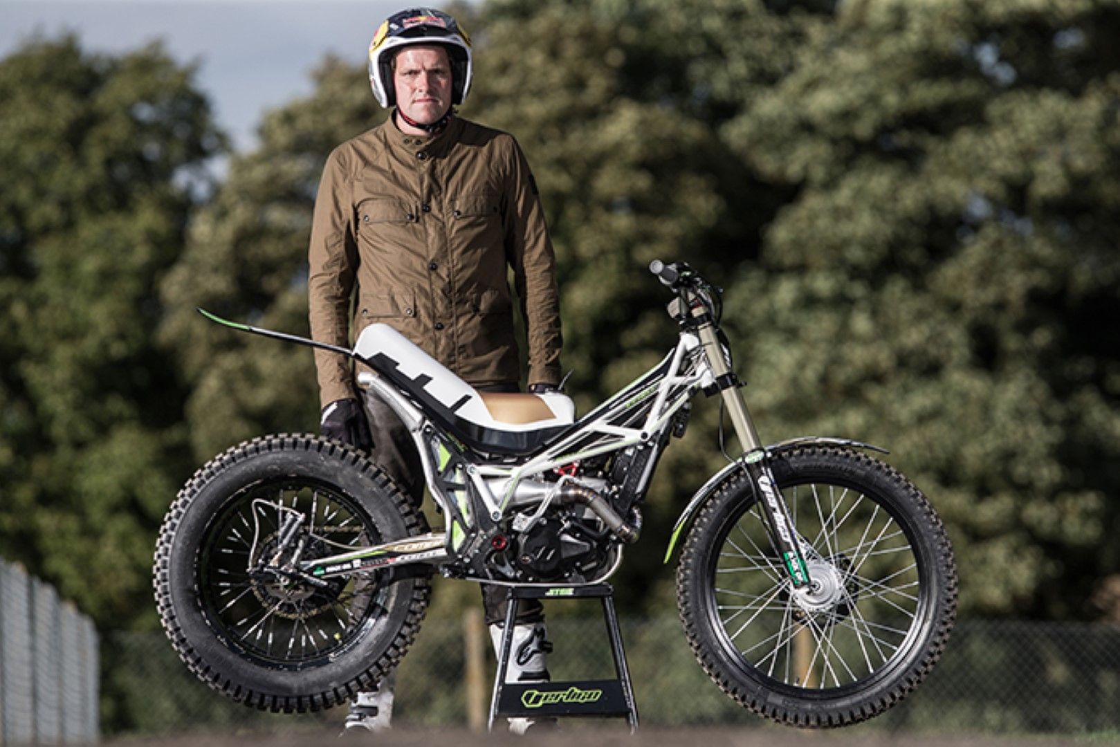 La moto de Lampkin para el caballito en la Isla de Man