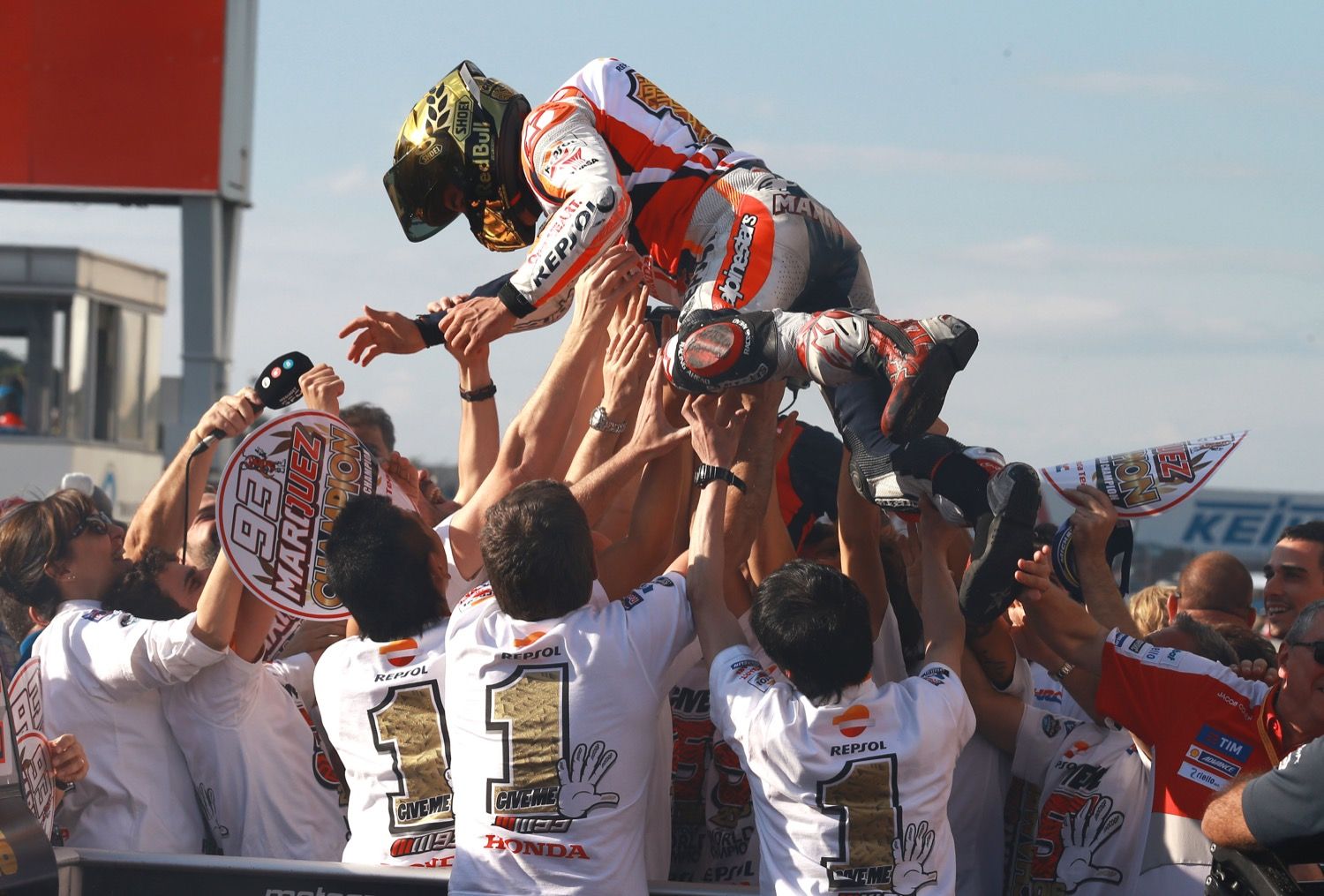 Así celebró Marc Márquez el título en Motegi