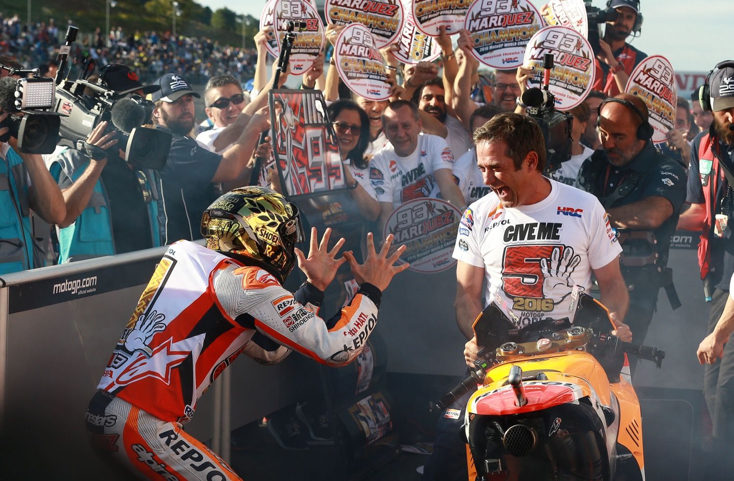 Así celebró Marc Márquez el título en Motegi