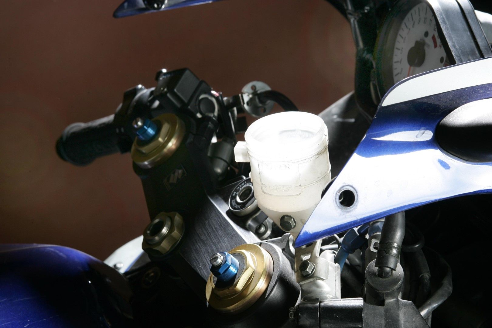 Cómo revisar el líquido de frenos de tu moto