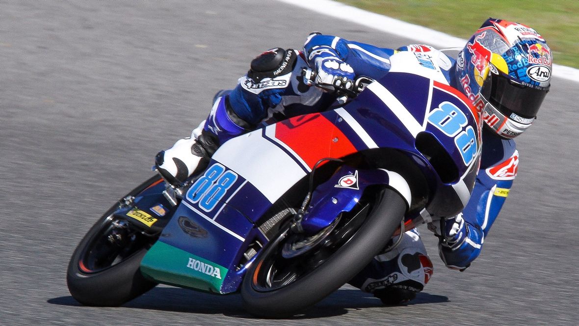 Los pilotos de Moto2 y Moto3 arrancan 2017
