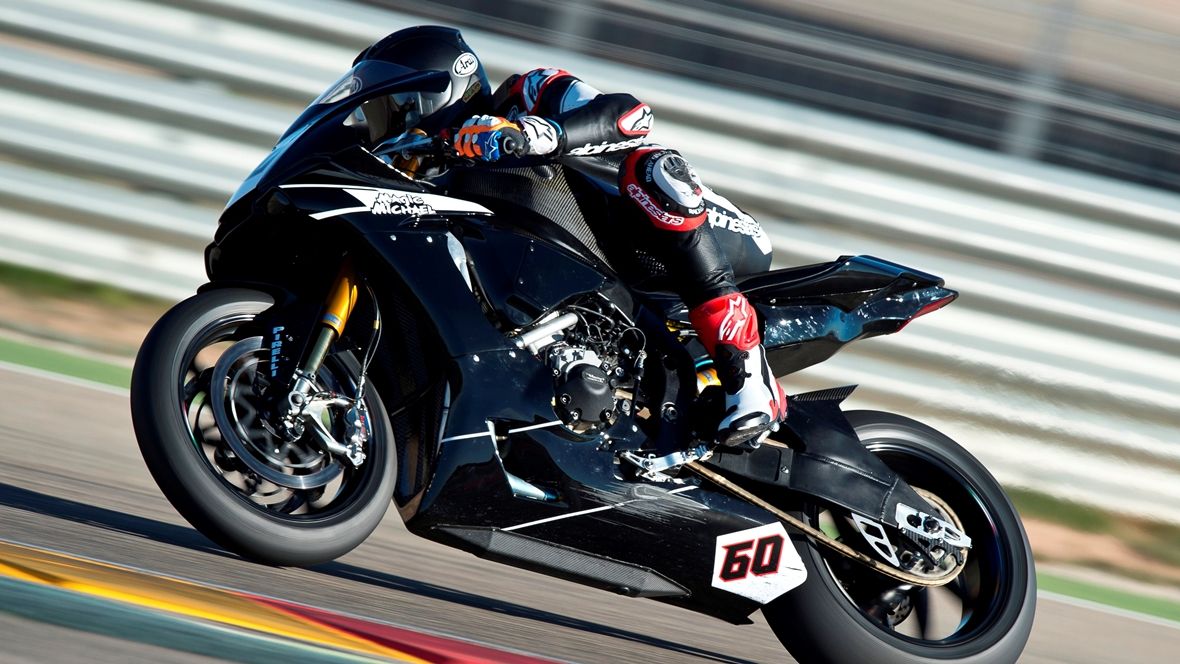 Michael VD Mark sobre la Yamaha YZF-R1 de Superbike