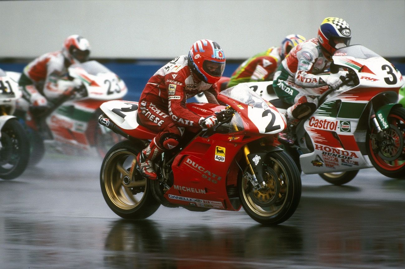 Carl Fogarty, pez grande en charca pequeña