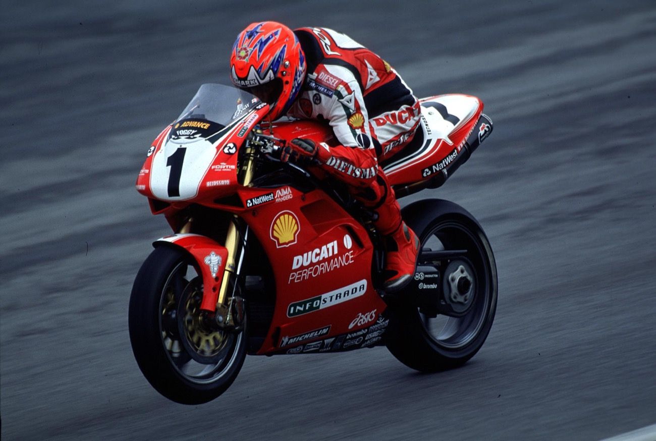 Carl Fogarty, pez grande en charca pequeña