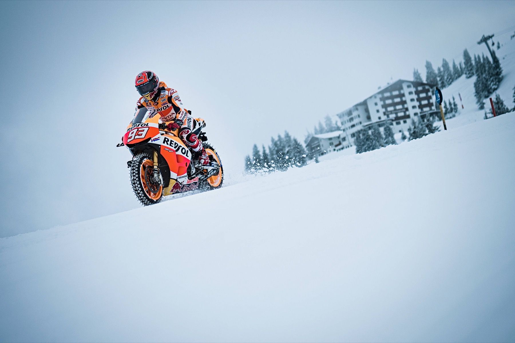 Marc Márquez con la MotoGP en los Alpes
