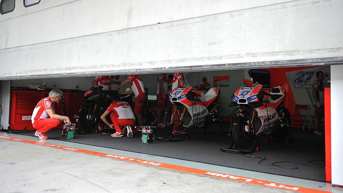 Casey Stoner con la Ducati en Sepang