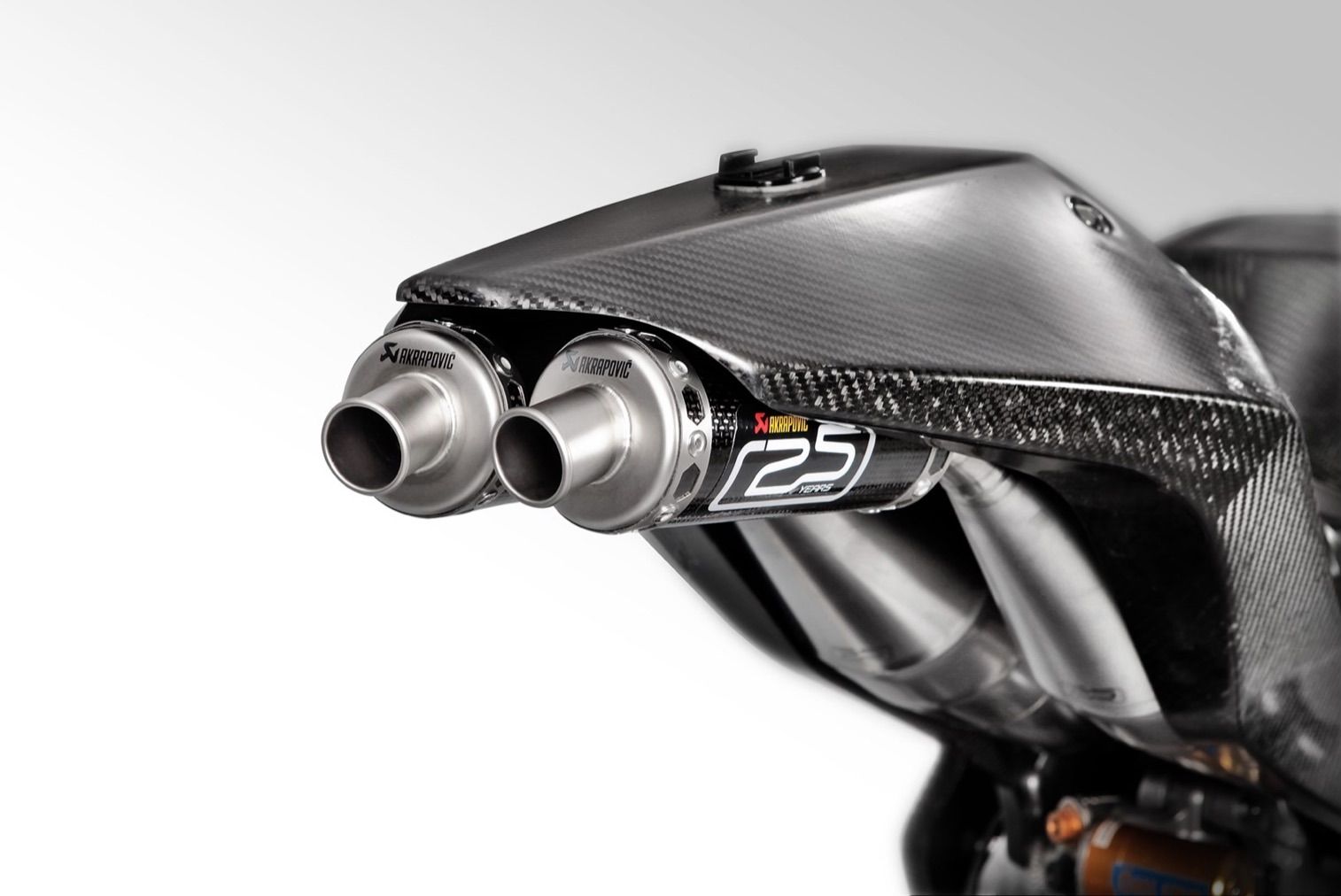 Escape Akrapovic Suter MMX 500