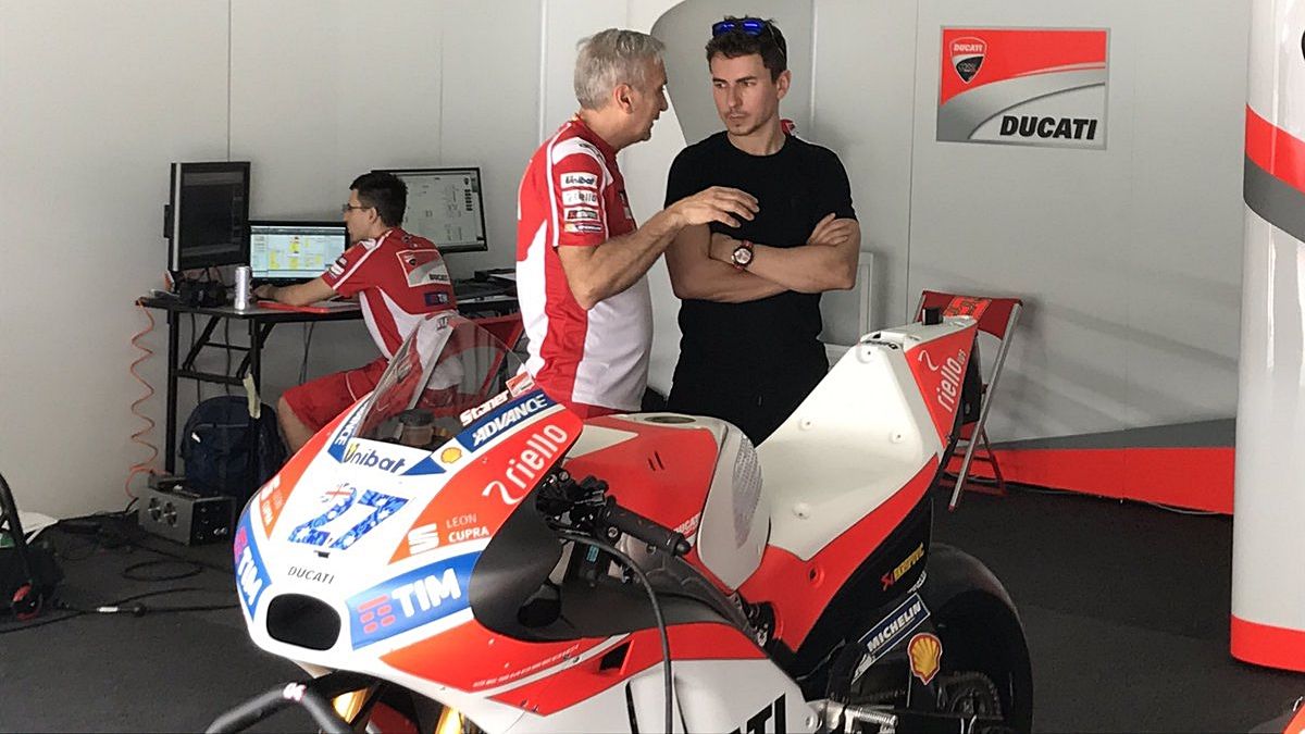 Casey Stoner con la Ducati en Sepang
