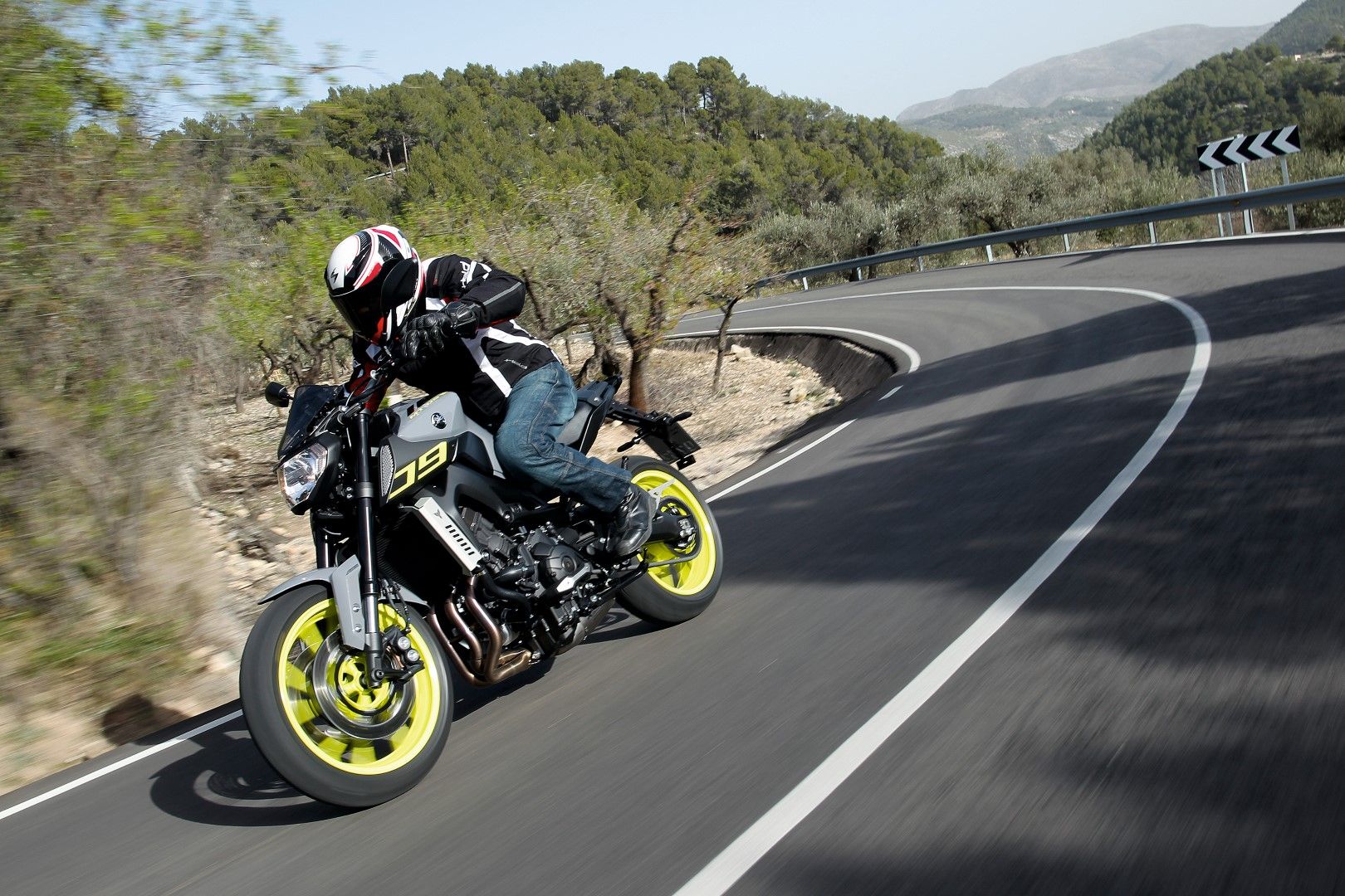 Yamaha MT-09 2017: los ojos de la oscuridad, fotos
