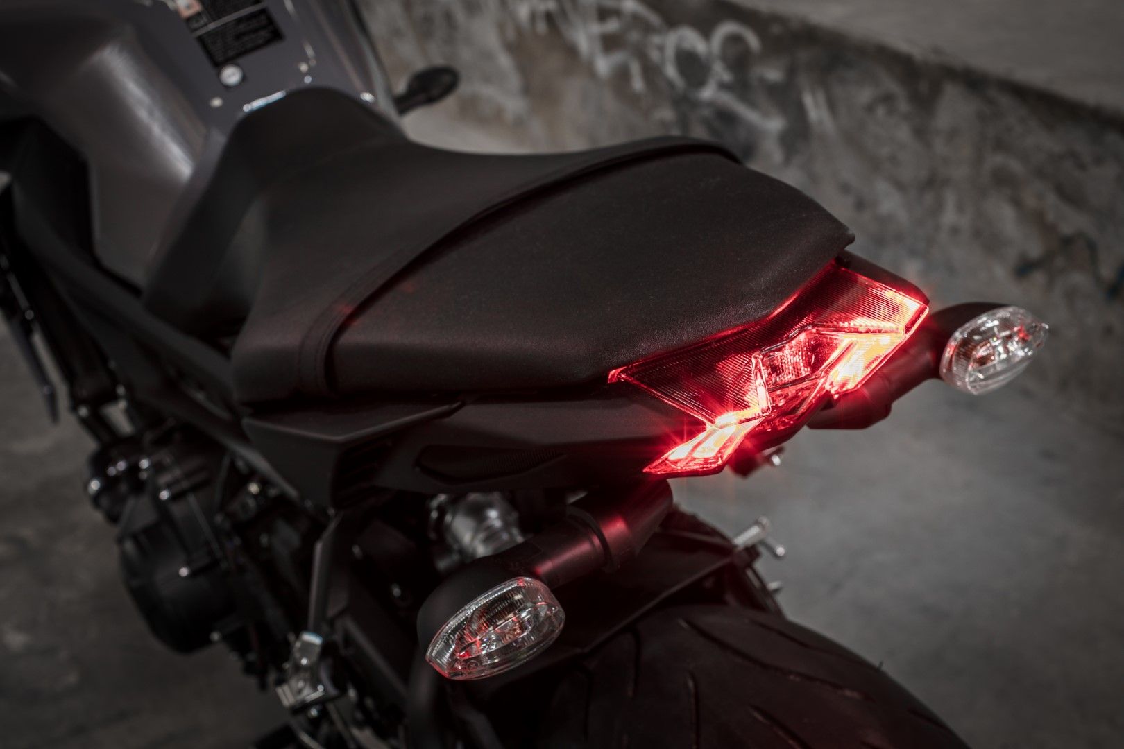 Yamaha MT-09 2017: los ojos de la oscuridad, fotos