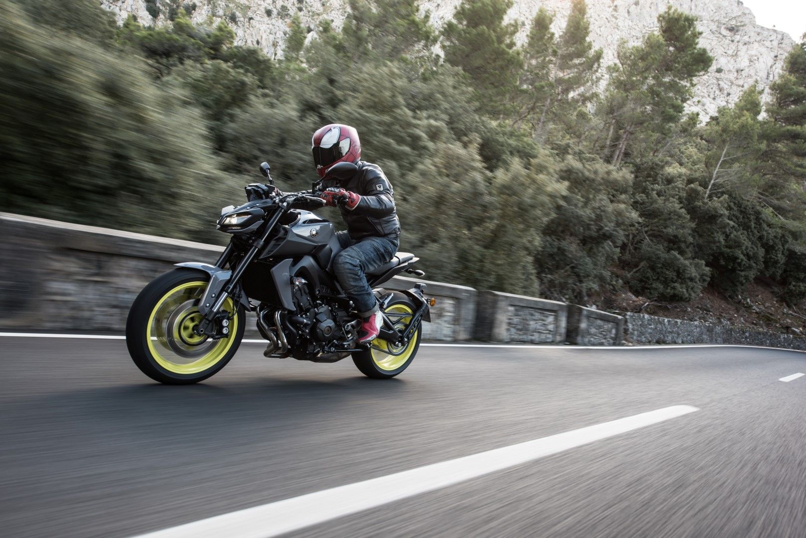 Yamaha MT-09 2017: los ojos de la oscuridad, fotos