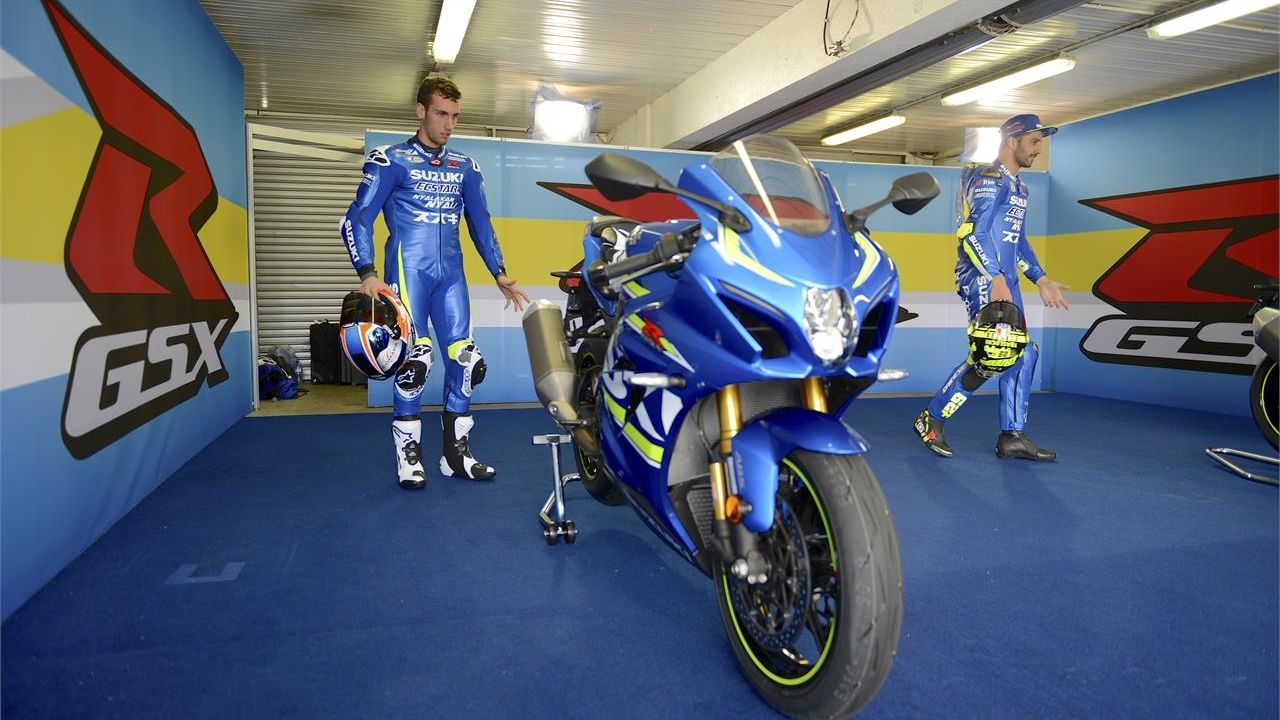 Andrea Iannone y Álex Rins con la Suzuki GSX-R 1000R