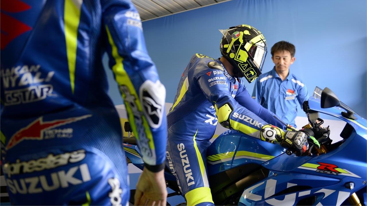 Andrea Iannone y Álex Rins con la Suzuki GSX-R 1000R