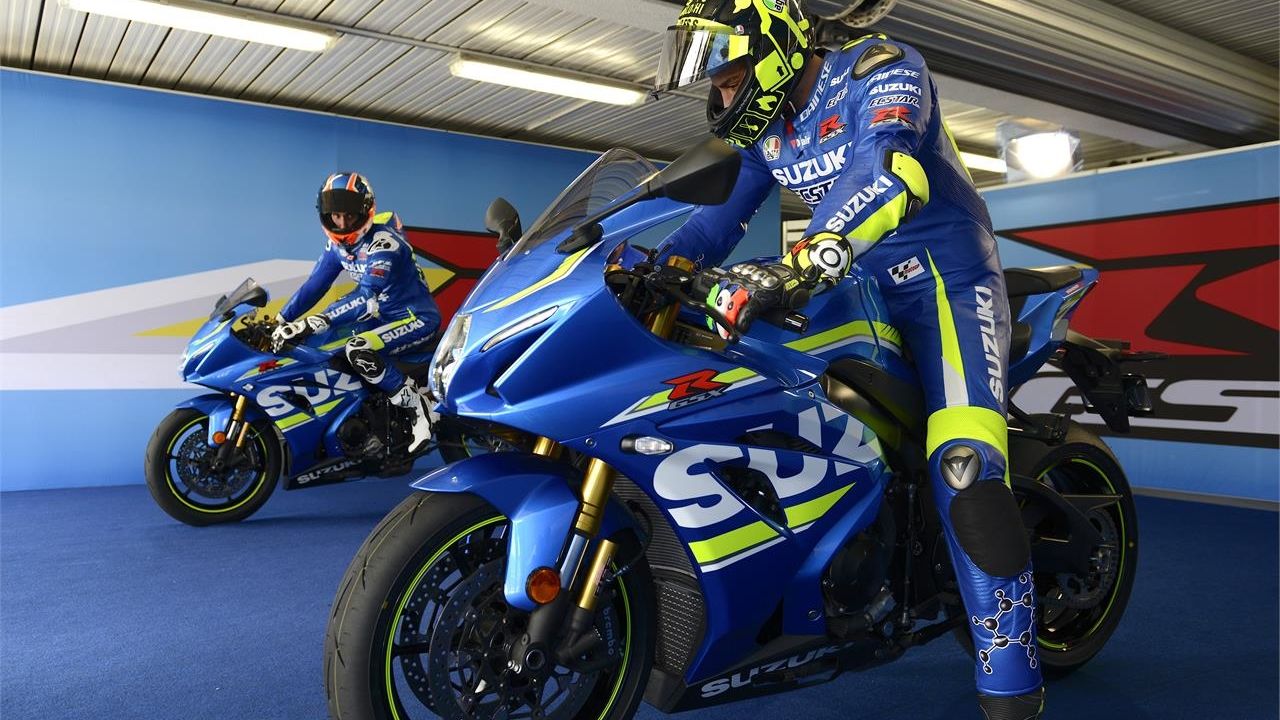 Andrea Iannone y Álex Rins con la Suzuki GSX-R 1000R
