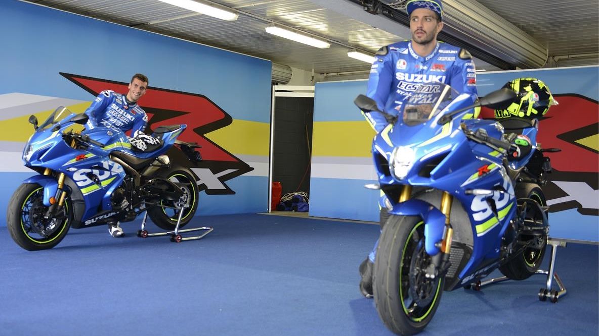 Andrea Iannone y Álex Rins con la Suzuki GSX-R 1000R