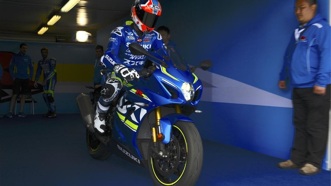 Andrea Iannone y Álex Rins con la Suzuki GSX-R 1000R