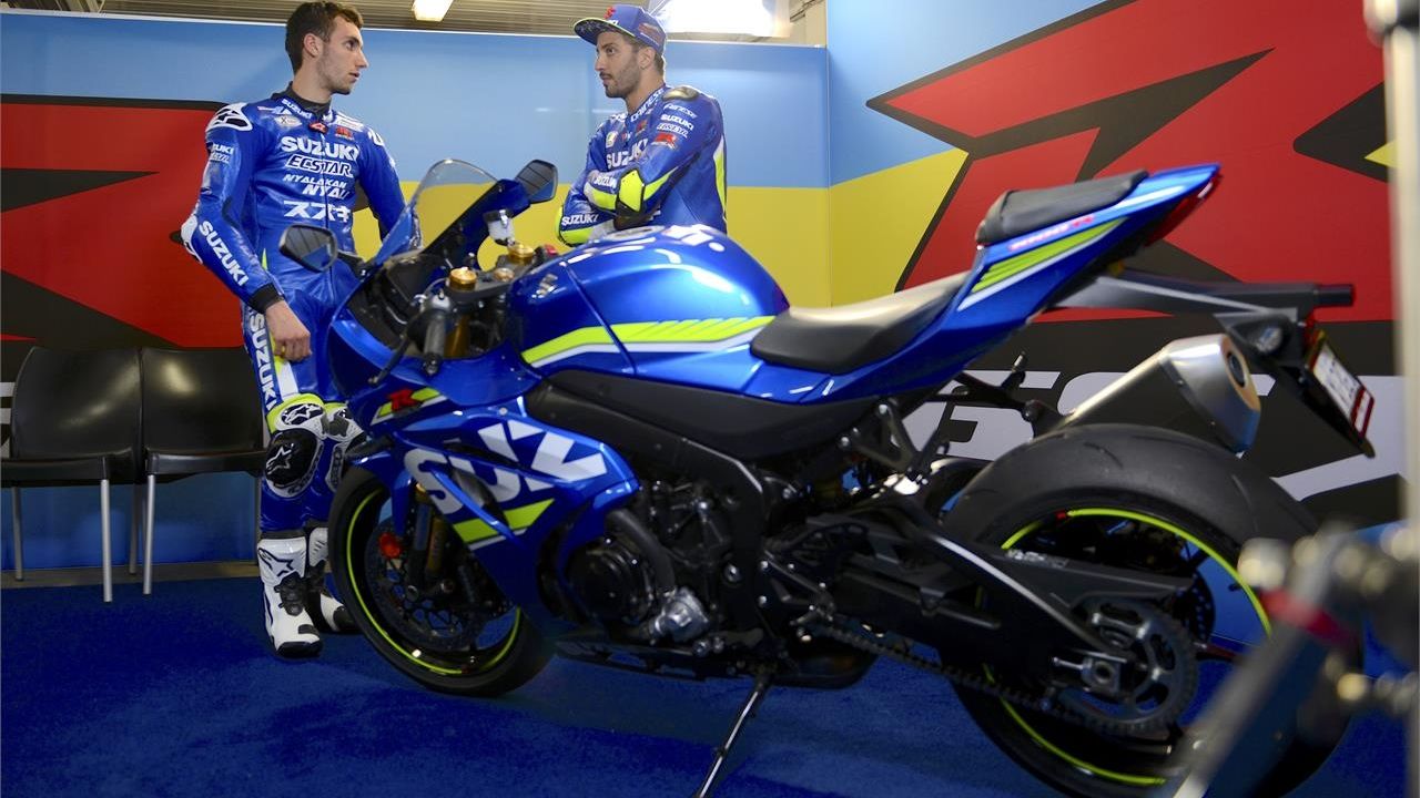 Andrea Iannone y Álex Rins con la Suzuki GSX-R 1000R