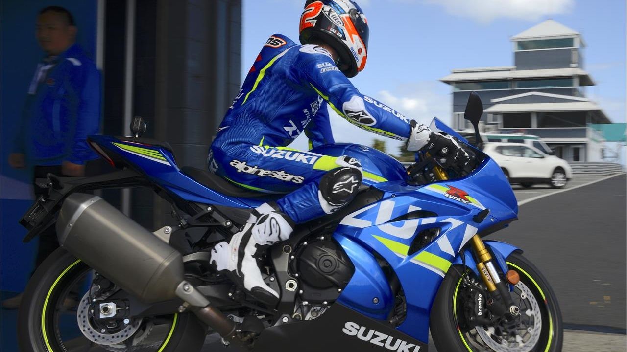 Andrea Iannone y Álex Rins con la Suzuki GSX-R 1000R