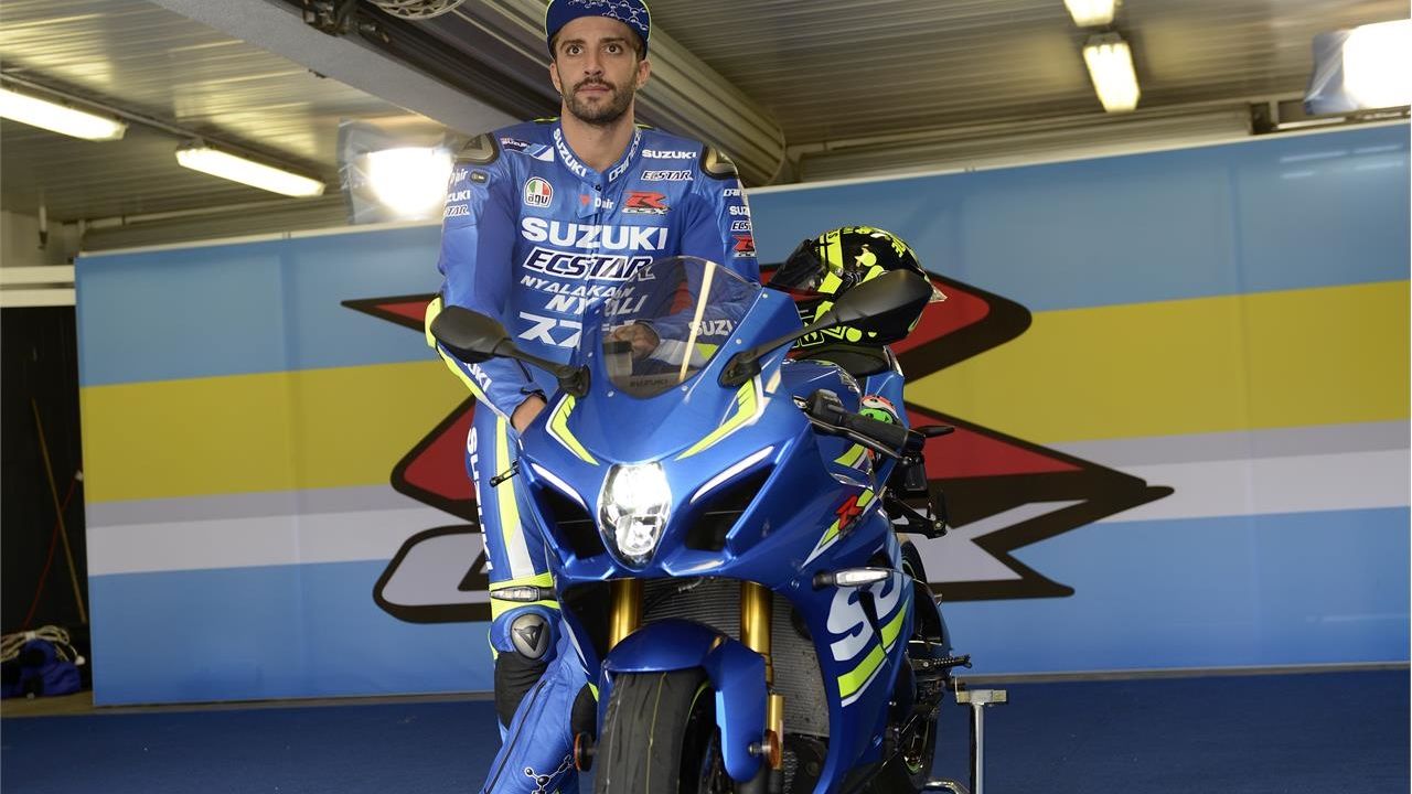 Andrea Iannone y Álex Rins con la Suzuki GSX-R 1000R