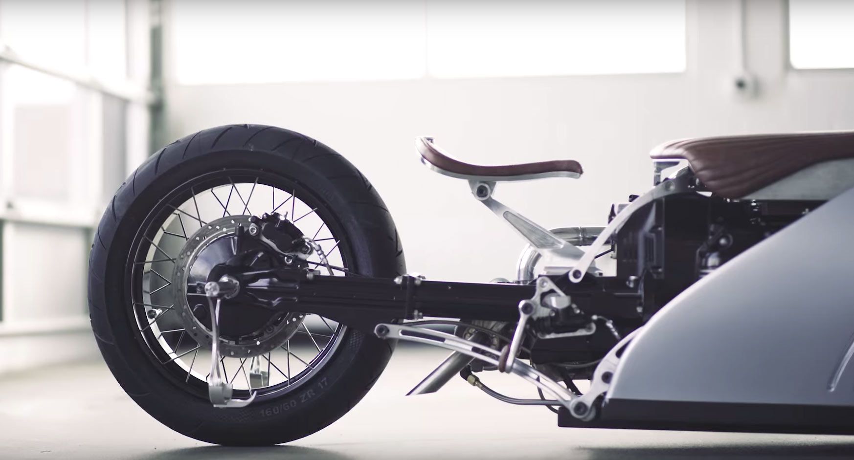 BMW K75 Alpha por Mark Atkinson y Doruk Erdem