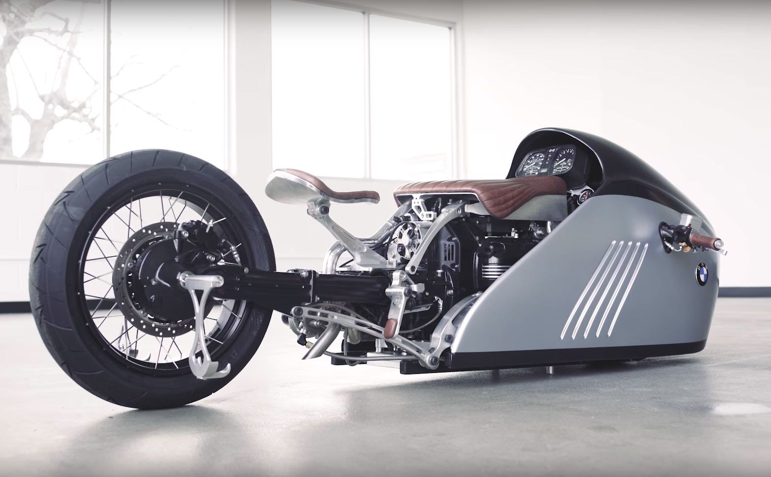 BMW K75 Alpha por Mark Atkinson y Doruk Erdem