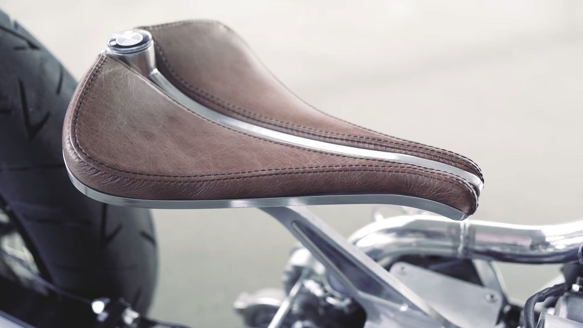 BMW K75 Alpha por Mark Atkinson y Doruk Erdem