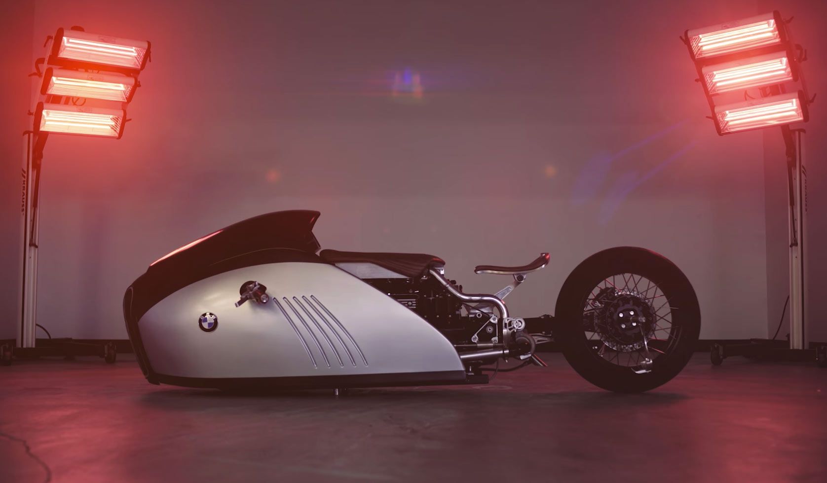 BMW K75 Alpha por Mark Atkinson y Doruk Erdem