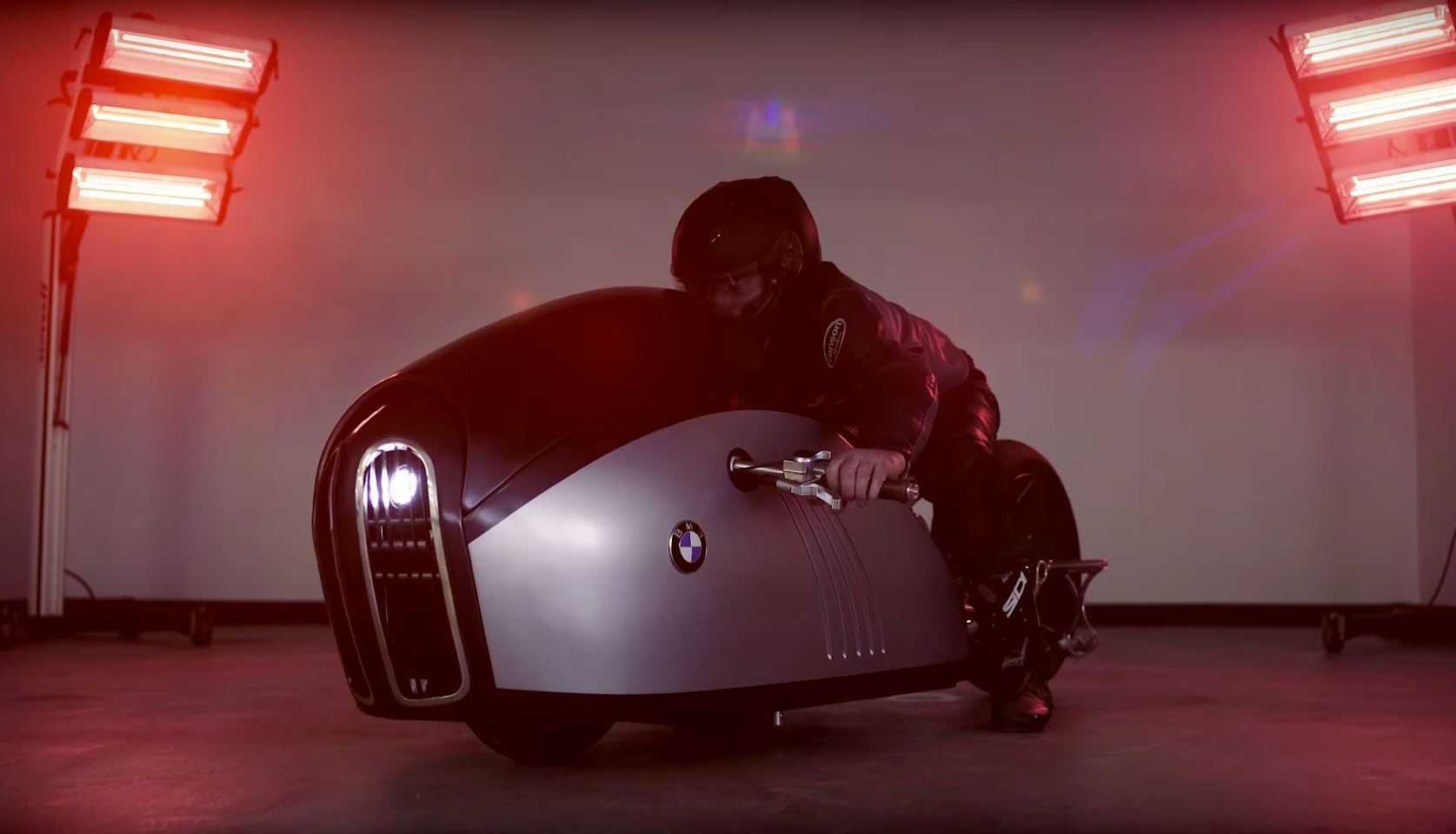 BMW K75 Alpha por Mark Atkinson y Doruk Erdem