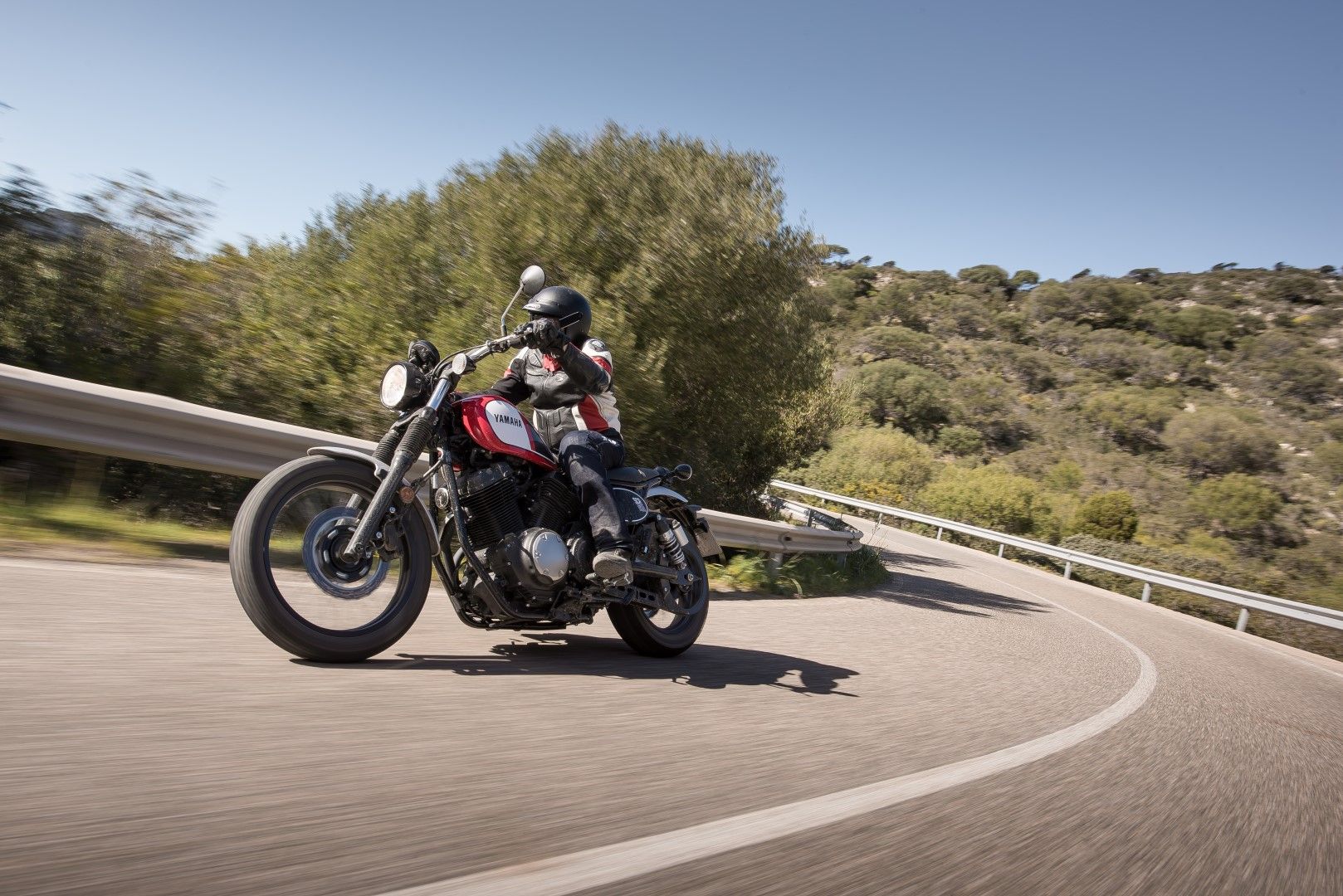 Yamaha SCR950. Fotos
