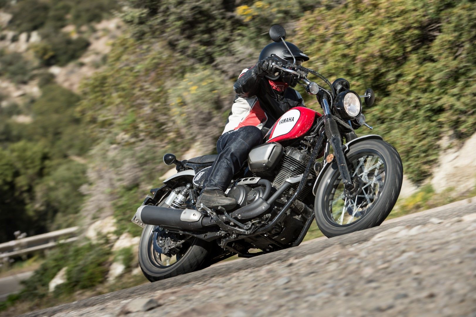 Yamaha SCR950. Fotos