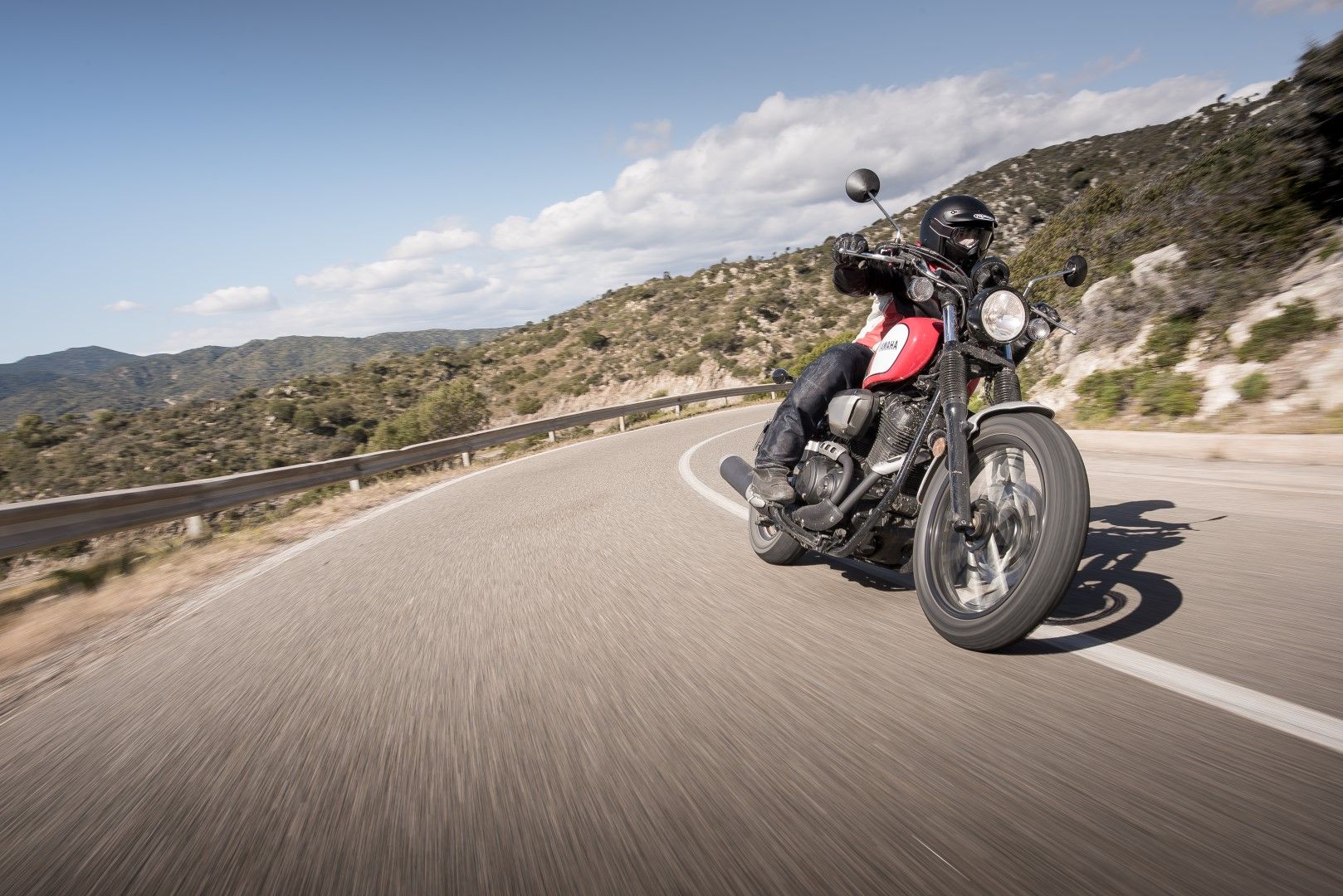 Yamaha SCR950. Fotos