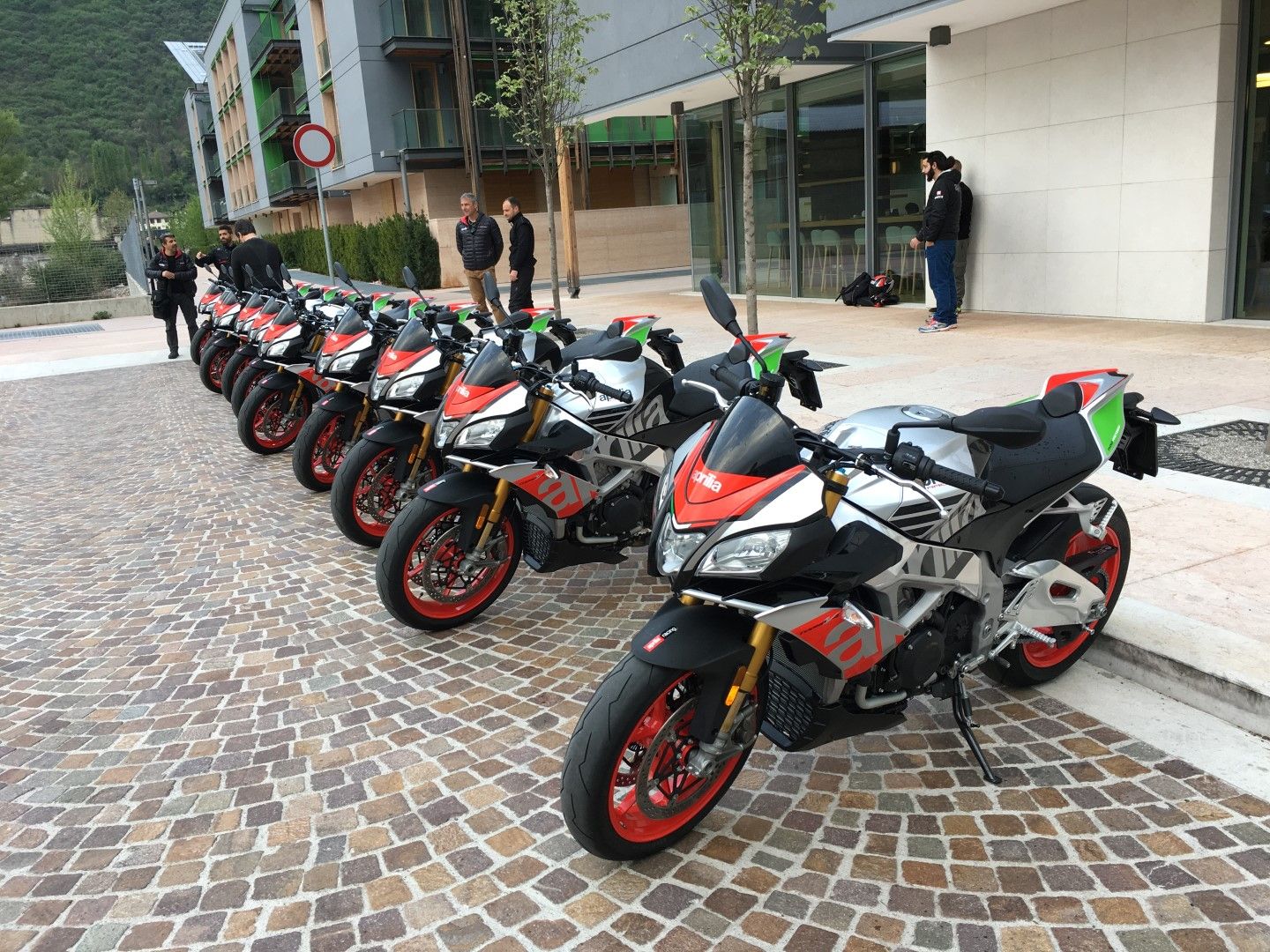 Aprilia Tuono V4 1100 Factory 2017. Fotos