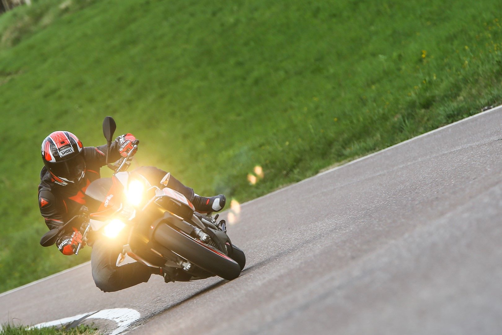 Aprilia Tuono V4 1100 Factory 2017. Fotos