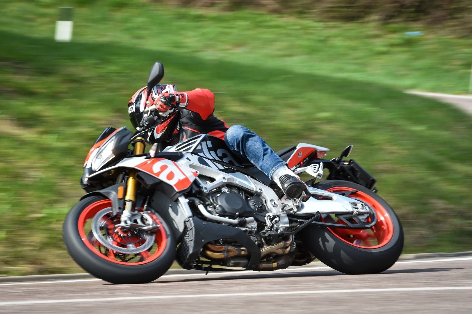 Aprilia Tuono V4 1100 Factory 2017. Fotos