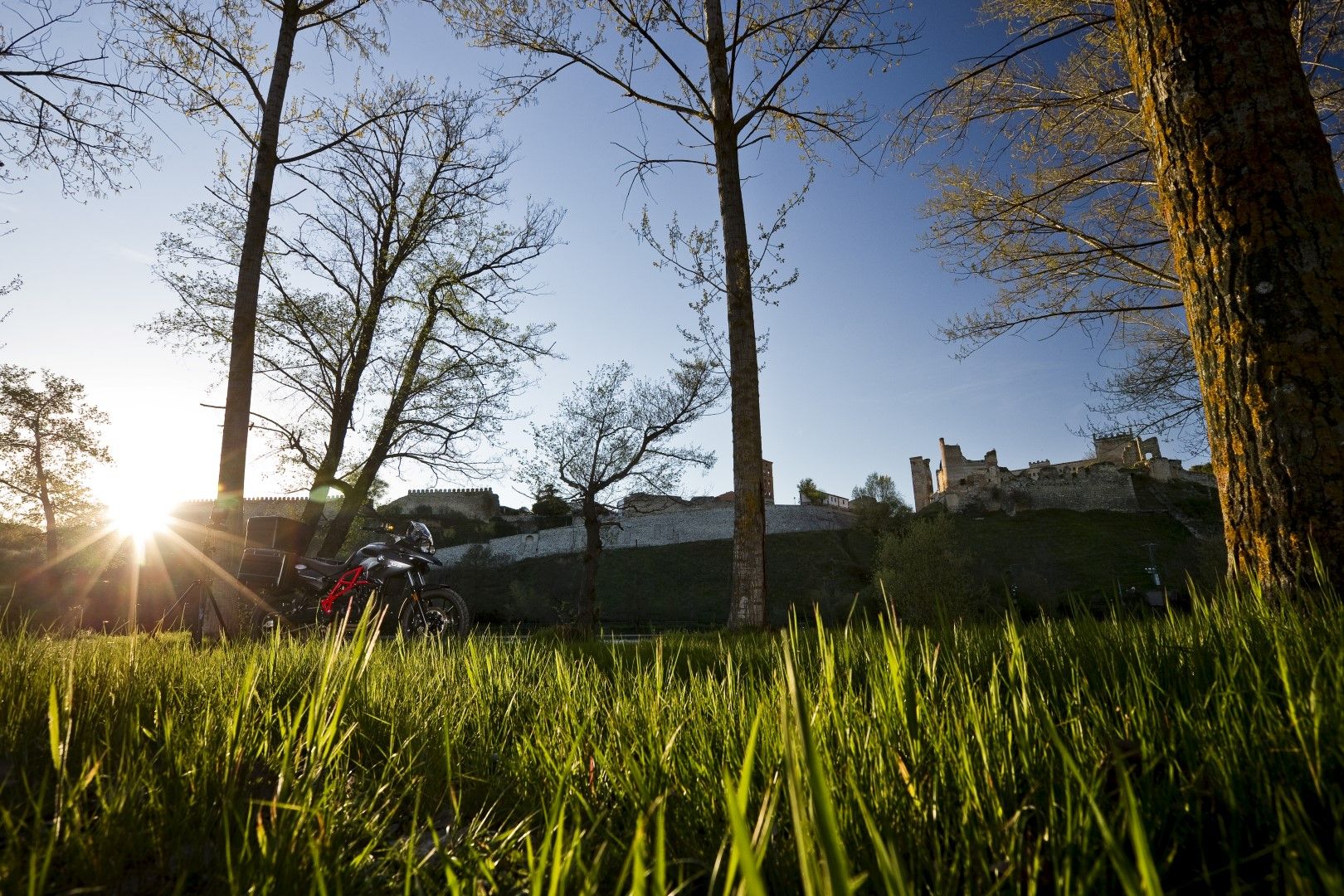 Ruta en moto en tierras de molinos y castillos