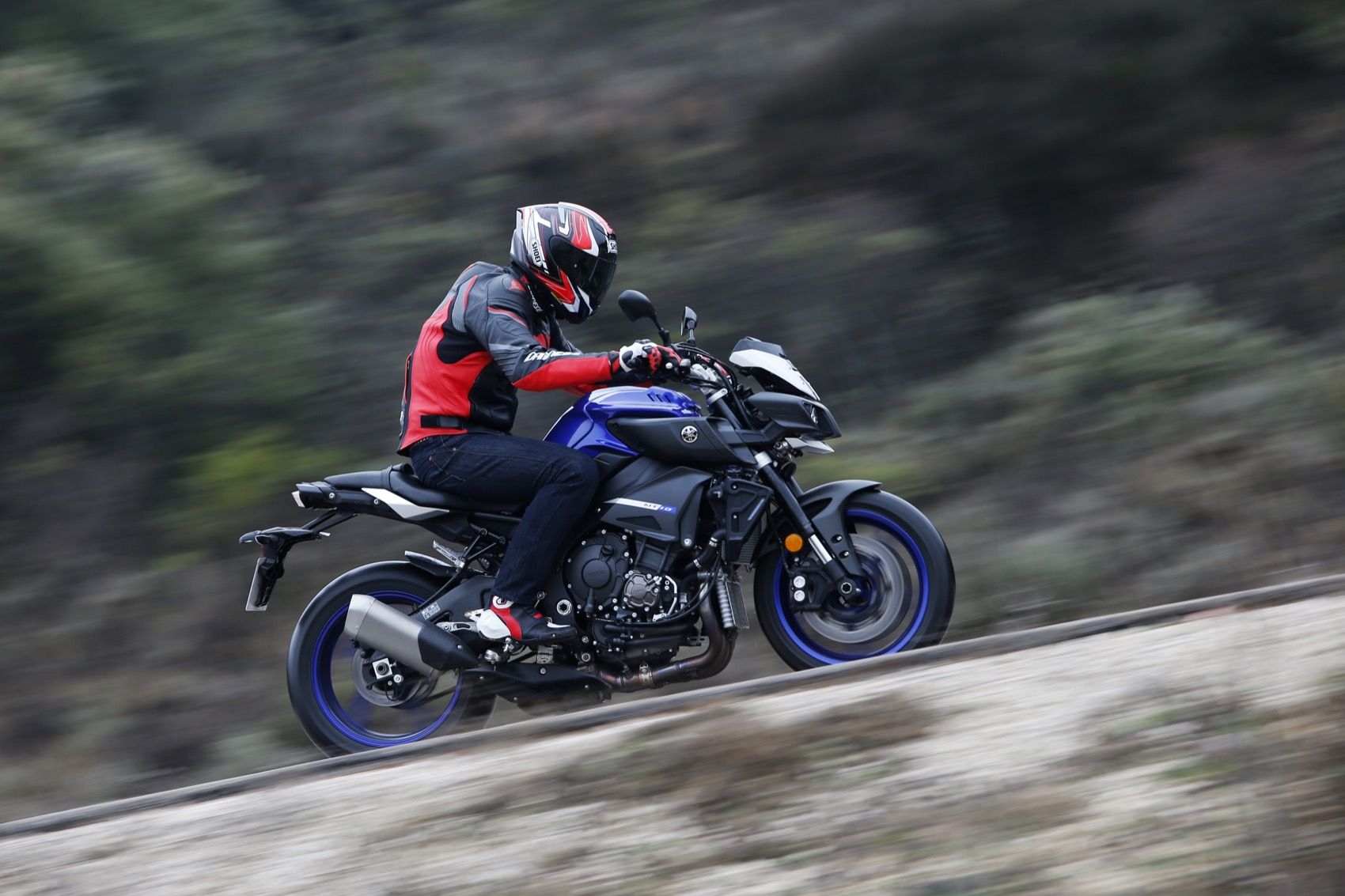Comaprativa Yamaha MT 10 vs Yamaha YZF-R1