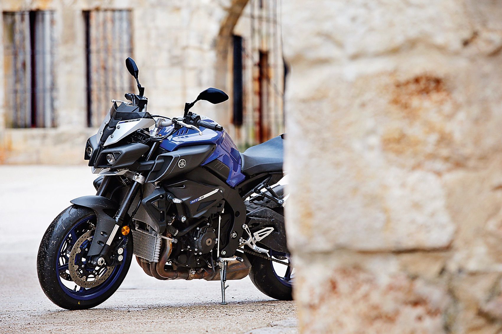 Comaprativa Yamaha MT 10 vs Yamaha YZF-R1