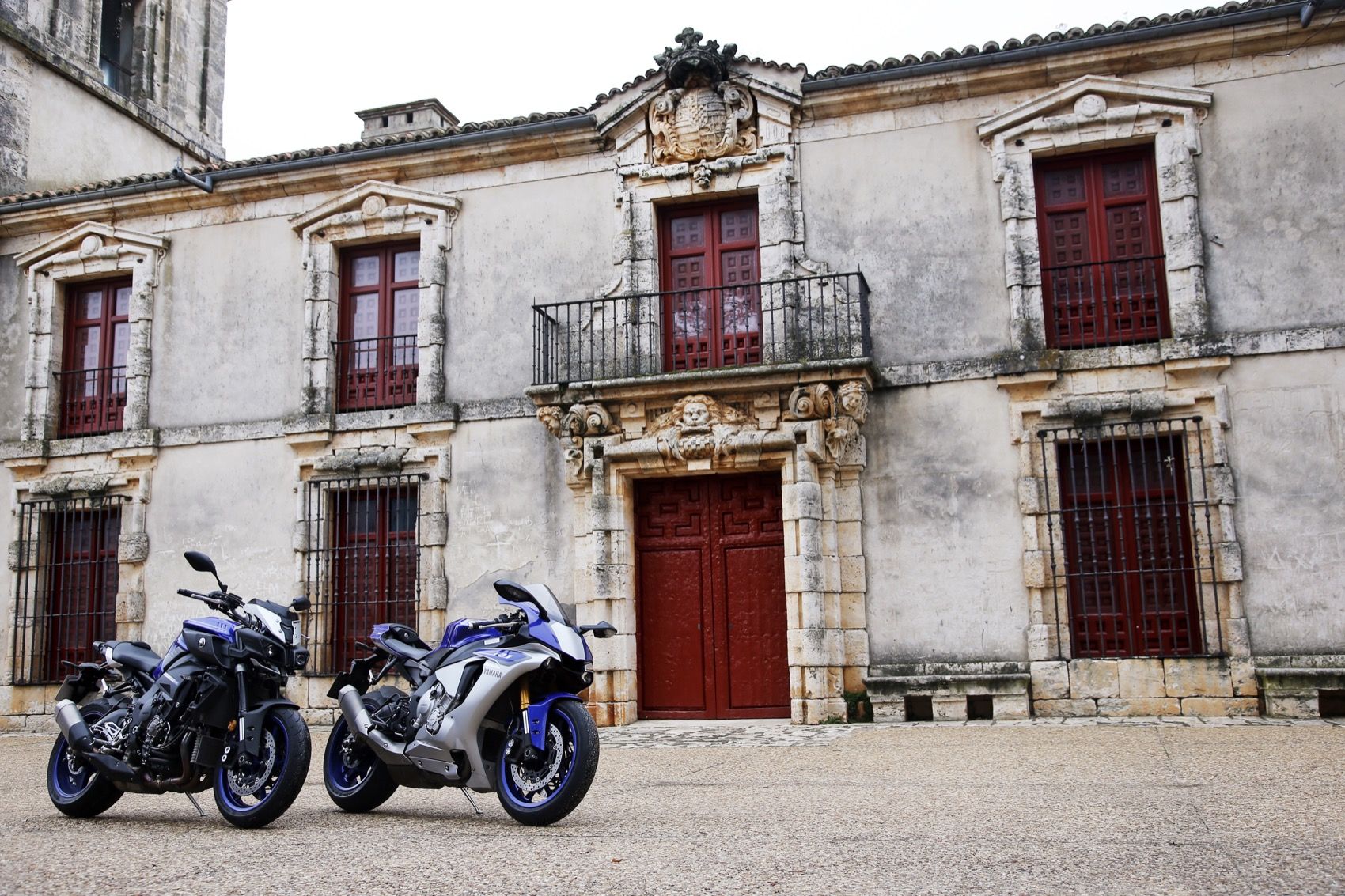 Comaprativa Yamaha MT 10 vs Yamaha YZF-R1