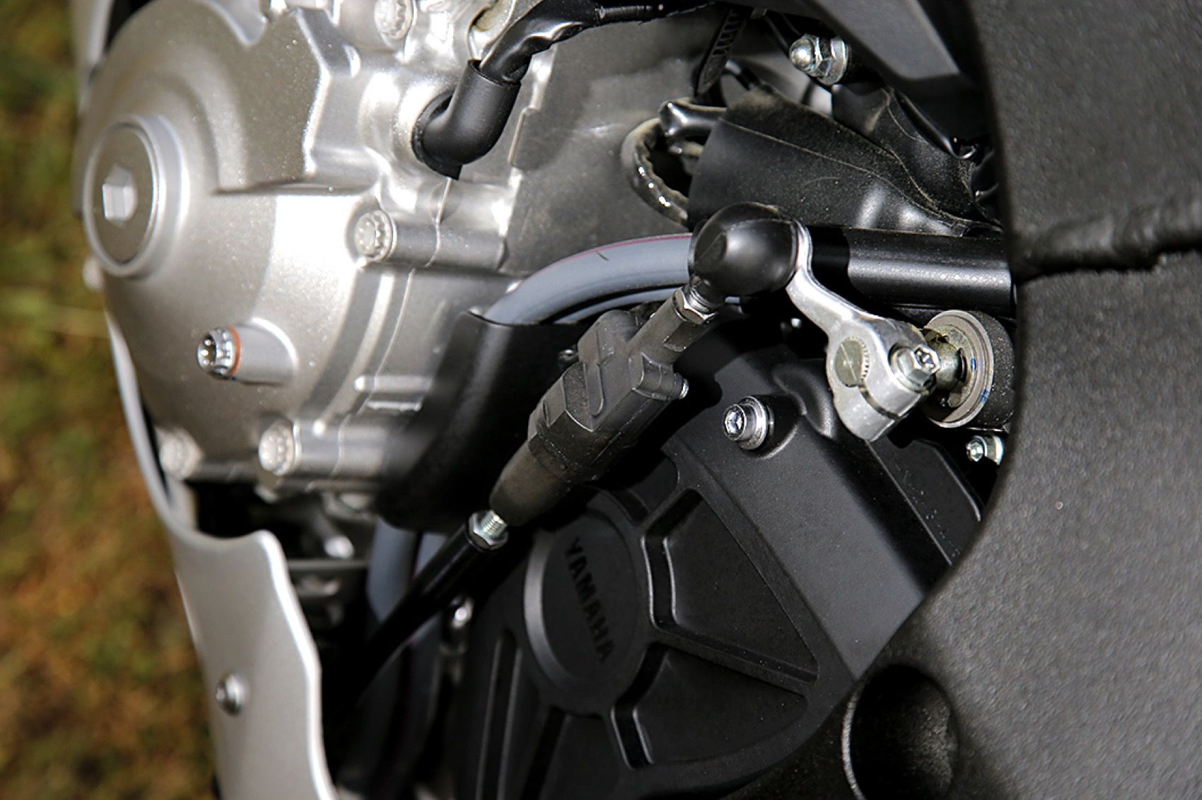 Comaprativa Yamaha MT 10 vs Yamaha YZF-R1